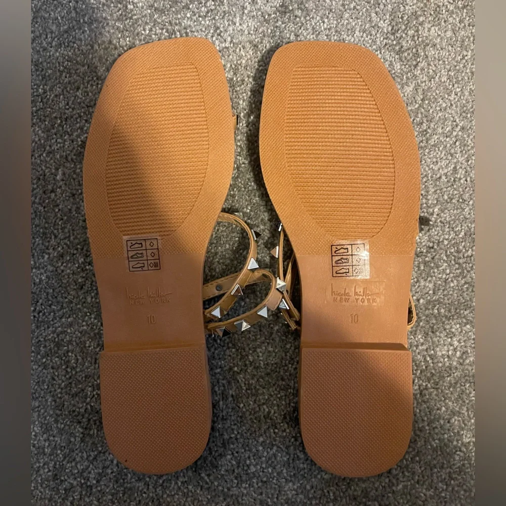 NWOT Nicole Miller Size 10 tan studded sandals - Picture 3 of 4